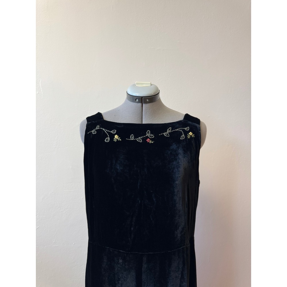 Vintage Kiko Velvet Maxi Dress – Embroidered Floral Details – Size M